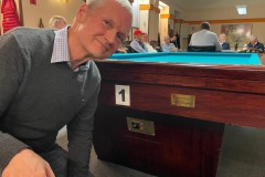 Walter Ringhofer mit "seinem" Tisch