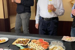 Zuckerbäcker Rudi Schützenauer mit seinen Schöpfungen